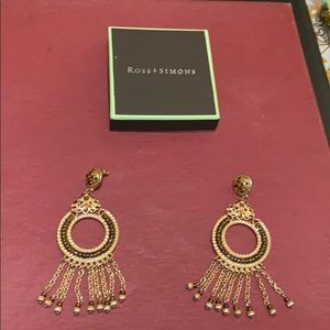 Dangling circle earrings